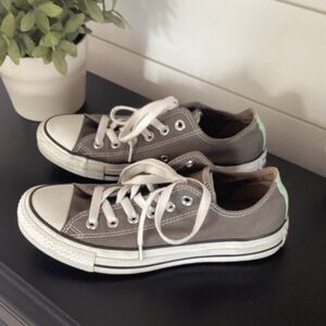 Classic Gray Converse women’s tennis shoes